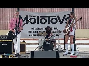 The Molotovs perform Jack In The Box (original) at The Oval Bandstand in Margate, August 2022