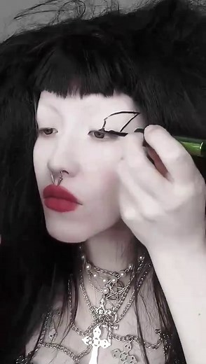 Goth Makeup Tutorial: Embrace the Dark Aesthetic
