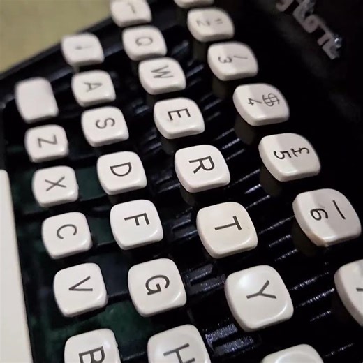 Remington Monarch Typewriter Obsidian Black | RR Typewriter Mart, India. #manualtypewriter