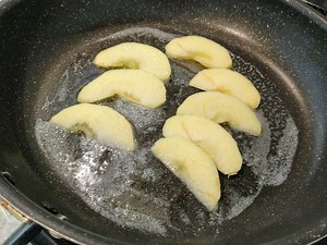 リンゴはフライパンで焼いて！　新しい食べ方に「家族に褒められた」