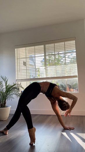 2.1K views · 14 reactions | I love my free flow movement sessions. Sometimes you just have to show up and let the movements move through you. It was during one of these sessions that I learned I could bind my Side Plank and drop it into WildThing Pose. Gifts of the practice. I love it when things are revealed this way. When the body is ready, it will come. ☺️李 Video 2x #Yogapractice #MovementCulture #WildThingPose | Lauren Michelle Yoga | Facebook