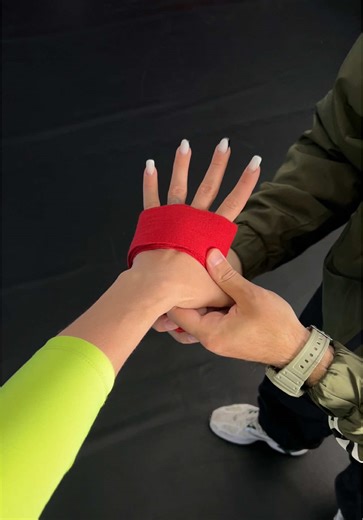 How to Properly Use 4m Boxing Handwraps