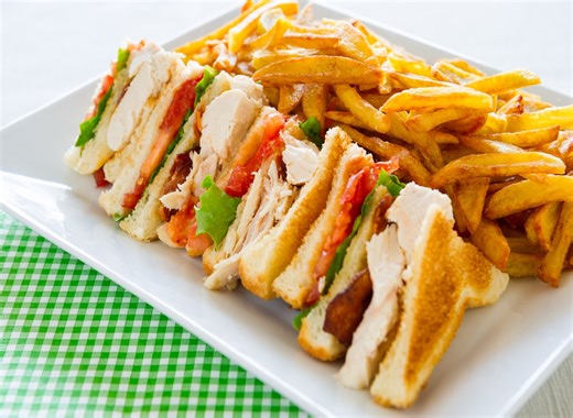 5 Chain Restaurants Fans Say Nail the Classic Club Sandwich