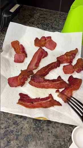 Cooking bacon in my new ninja crispy four and one portable glass air fryer is so easy and a mess