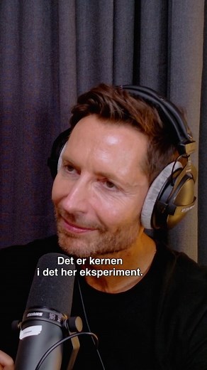 Er det egentlig muligt, at se bort fra udseendet, når man dater? Det snakker Jens Malthe og Trine med superfan Kåre Quist og Mette, som bliver gift i ugens afsnit af 'Gift ved første blik', om. Mette fortæller også om, hvilket indtryk Trines tale gjorde på hende, og Trine deler, hvilke overvejelser hun har, når hun skal holde tale til de nygifte par. Lyt til Gift ved føste blik Podcasten lige nu i DR Lyd. | DR LYD