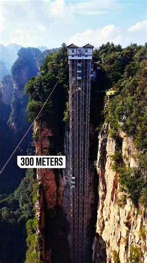 El ascensor más extremo construido en un acantilado en China