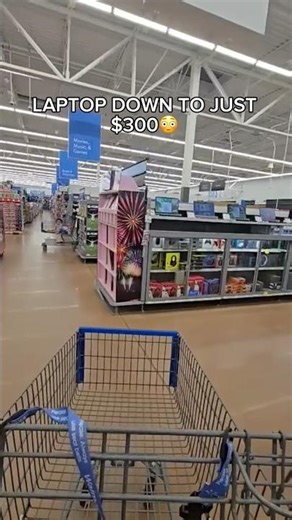 $1,000 gaming laptop for $300 at Walmart!🤯