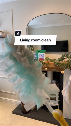 Essential Cleaning Tips for a Sparkling Living Room