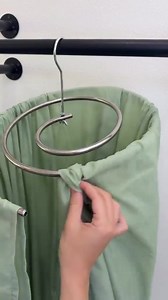 🌞 Dry bulky items with zero hassle! Our Stainless Steel Drying Hangers hold blankets, comforters & bedspreads with ease 💪 ✅ Heavy-duty stainless steel ✅ Wide opening for faster drying ✅ Perfect for big, heavy fabrics 👉 Dry more in less space! | Makebreeze