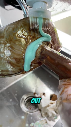 Transform Your Greasy Pans with This Effective Cleaning Hack