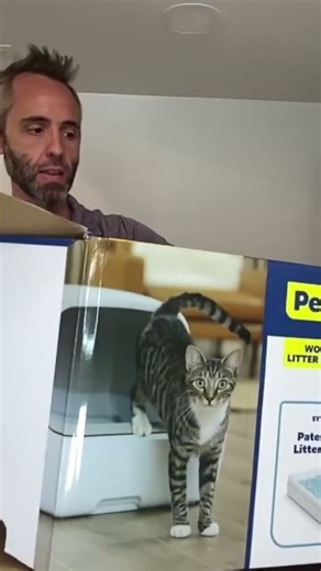 Unboxing the Self-Cleaning Cat Litter Box
