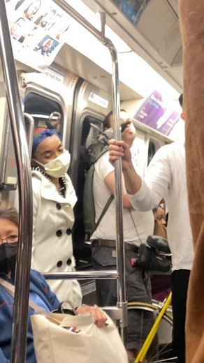 SubwayCreatures | Mama bird #subwaycreatures | Instagram