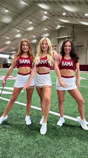 Chloe Holladay on Instagram: "Fun day teaching the fight song! ❤️"