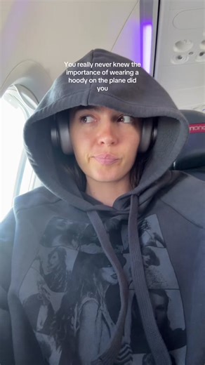 Kita Alexander Australian Tour: Singing on a Plane with Hoodie Essentials