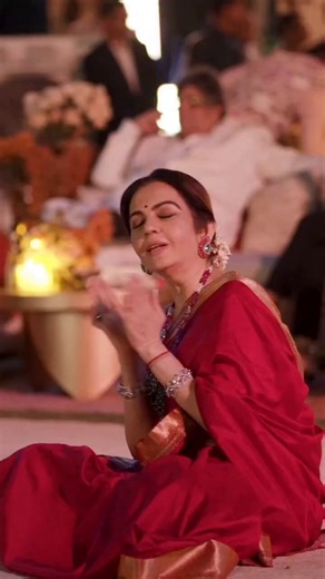 🚨 SHARUKH KHAN , RANVEER SINGH, JANHVI KAPOOR BHAJAN JAMMING 🚨Shahrukh Khan family , Ranveer Singh , Salman Khan and many other celebrities enjoying Bhajan and doing garba at Anant Ambani Birthday celebration 🤯.Only Ambani's can do this 🗿