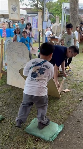Step into the magic of our Advent Fair 2025 at Acacia Waldorf School! ✨ It’s an annual celebration of our community, where parents, children, and teachers come together to create, perform, and play. We watched lively performances, the kids played fun games, and we had a bustling market. Every corner was filled with laughter, creativity, and shared moments. Always grateful that our family is part of such a wonderful community like this. 💙 #livebrighterwithpalmas #familylife #schoolmemories | Liv