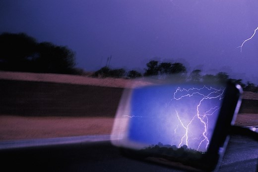 Do rubber tires insulate your car from lightning?