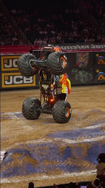Mj Solorio is on FIRE today 🔥#MonsterJam #MonsterTrucks #Austin