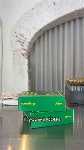 Seven days of liver support can change how the body responds to food. Day one: clean eating, gut supplements, still heavy and puffy by afternoon. The only change? One liver detox ampoule in water every morning before breakfast. By day three, tightness after lunch decreased. Day five, jeans fit better by evening. Day seven, the first flat-feeling end of day in months. Same food, same routine—just liver support added. The protocol uses artichoke, fennel, chicory, and choline, ingredients used in c