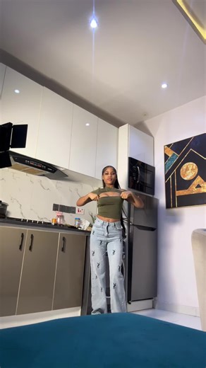 Kelly Lambert: The Story Behind the Cute Hotty