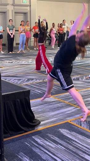 Rachel Kellbach NP | Common Causes 1. Low Blood Sugar Long gaps without food → brain runs out of fuel. 2. Dehydration Even mild dehydration = lightheaded +... | Instagram