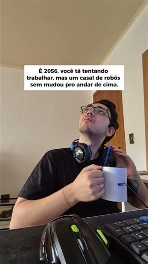 É 20256 e seus vizinhos robôs se mudaram para o andar de cima