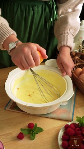 Raspberry Roulade Recipe: A Low-Sugar Fresh Fruit Delight