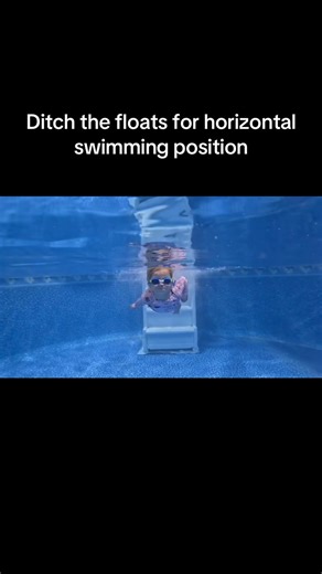 🛑 WATER SAFETY WEDNESDAY 🛑 WHAT DOES DROWNING ACTUALLY LOOK LIKE? 👀 It's not loud. It's not dramatic. It's silent and scary. Most people think drowning looks like thrashing and yelling-but in reality, it often looks like this: 🚨 Vertical body 🚨 Mouth at water level 🚨 Head tilted back 🚨 Facing the shore or wall 🚨 A quiet "climbing a ladder" motion with arms This is the DROWNING POSITION-and it can happen in seconds. 👉🏻 This is exactly why swim instructors do NOT recommend arm floats. Th