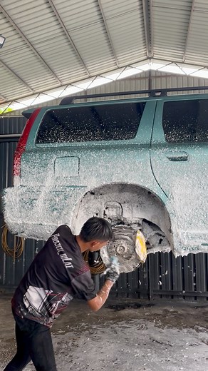 Volvo V70 AWD #projekkilatdetailing #restorationundercarriage #undercarriagespecialist #rustycleaning #undercarriagedetailswash #protectionchassis #undercoat #antirust #soundproof #batupahat #johor #malaysia | Nafal N A First