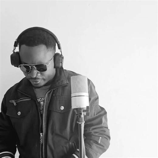 Acoustic version of Work n twerk. enjoy. This song advises women to work hard to be independent to avoid being teased or mocked by their rich peers. if a woman adds value to herself, she becomes even more beautiful inside and out. work hard now and enjoy( twerk) later. blessings 🥂🙌#fyp #CapCut #tiktokghana🇬🇭 #fyp reggae #workntwerk #fyp @IsKamelyeon @codemicky @Akissikwame @Mizz serwaa 28