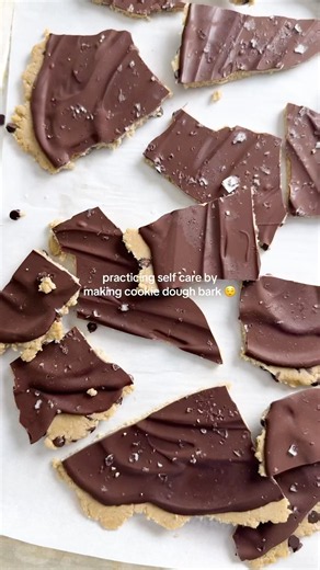 Cookie dough bark @SunkissedKitchen #cookiedough #viral #trending #recipe #dessert #yummy #rt