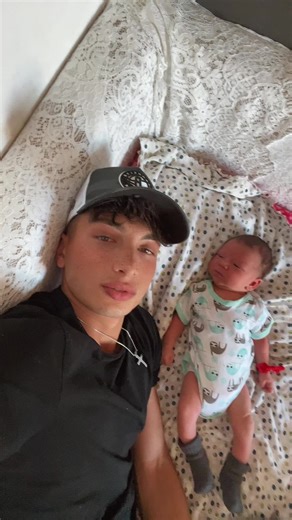 Cozy Baby Moments: Adorable Sloth-Themed Onesie