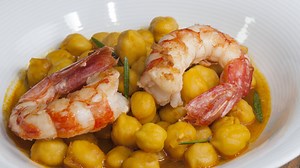 Receta de garbanzos con langostinos