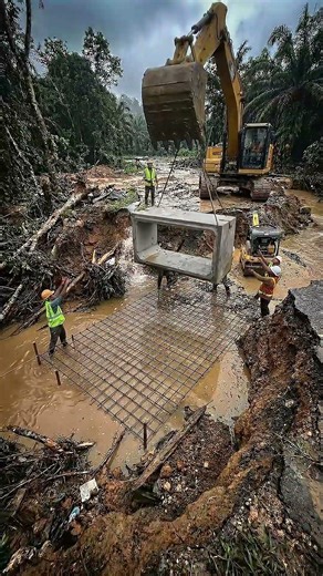Installing a Precast Box Culvert #helpmemakethismakesense #dothingsyoudontwanttodo #construction
