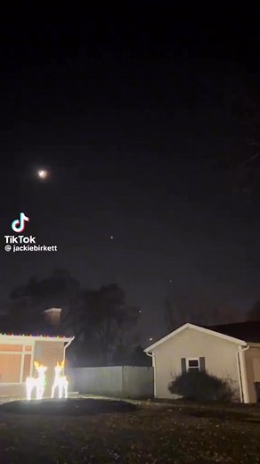 45K views · 631 reactions | UFO spotted in Chicago western suburbs on December 6th 2024 by someone out for a run. The ufos were all over the sky and flying in the strangest patters/paths. We are preparing for a major disclosure. Extra terrestrial civilizations are ready to show themselves as these sightings have increased ten fold across the world. Be ready #fyp #uap #ufo #drone | UFO and ET Network | Facebook