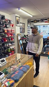 What a pleasure welcoming unbeaten pro cruiserweight Craig Parker into the Mad Dogs Boxing store today 🇺🇸➡️🇬🇧 Over from Las Vegas, Craig is in the UK chasing greatness — 21 fights, 20 knockouts, and one clear goal: world champion 🌍🥇 He came through the door alongside his Hall of Fame trainer Jessie Reid, a man who’s coached 31 world champions and firmly believes Craig will be number 32, flying the flag in the cruiserweight division 👀🔥 We spoke at length about his journey, mindset, and hi