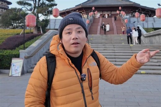 Khoa Pug: 'Tôi là YouTuber du lịch nghèo nhất Việt Nam'
