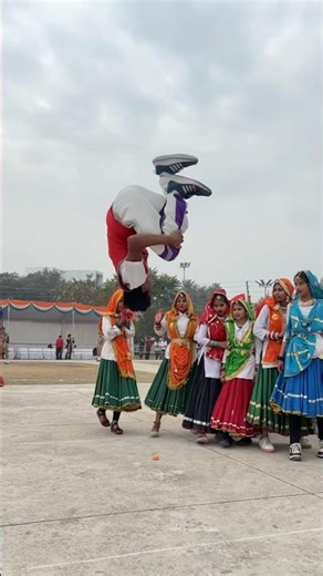 Girls 👧 reaction, 😱dekho 👀￼#publicreaction #youtube #viralvideo