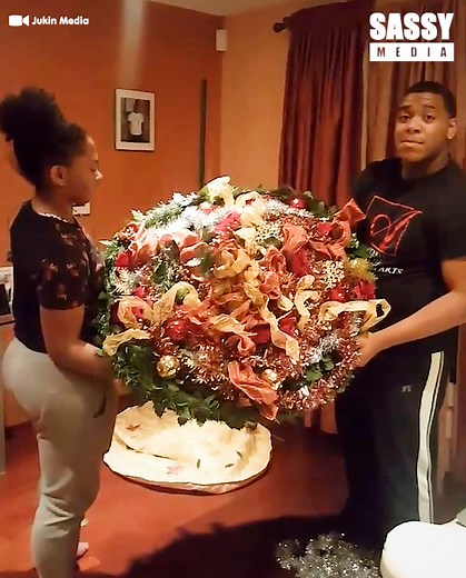 135K views · 4.4K reactions | How to set up a Christmas tree instanty!  | Sassy | Facebook