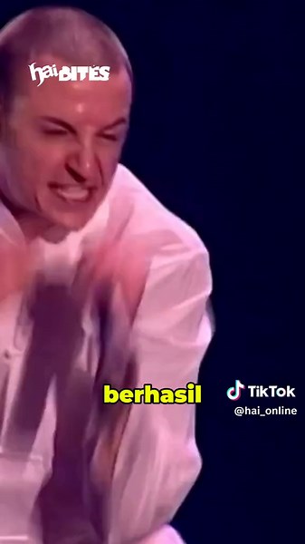 Gitaris Linkin Park, yakni Brad Delson kasih pendapatnya tentang pertama kali doi dengerin suara Chester Bennington saat Linkin Park masih pakai nama Xero. Coba sebutin lagu Linkin Park favorit lo?