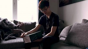 9.2K views · 11 reactions | Wir haben letzte Woche unser brandneues Alienware Wireless Gaming Headset auf der E3 vorgestellt und einige an die MisfitsGG EU League geschickt, um deren erste Eindrücke zu bekommen. Wir werden euch dazu in Kürze verschiedene Testberichte und Hands-on-Videos präsentieren! | Alienware | Facebook