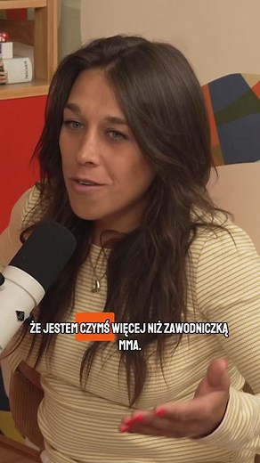 Bliskoznaczni Podcast on Instagram: "„Jestem czymś więcej niż zawodniczką MMA” @joannajedrzejczyk w paru słowach o sobie⬆️"