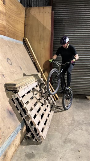 🎯 Accuracy level 💯 . #charlierolls #cleantrials #trialsbike #trials
