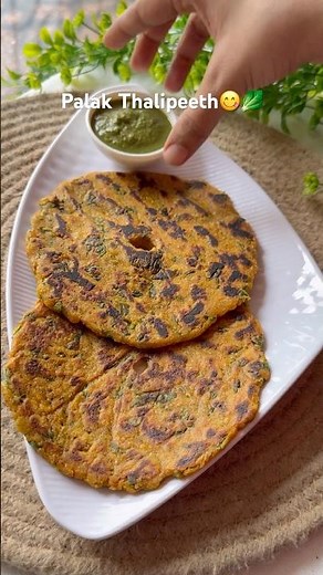 Maharastrian style palak thalipeeth|Palak Thalipeeth|Thalipeeth recipe #thalipeeth #cookwithnidhiii