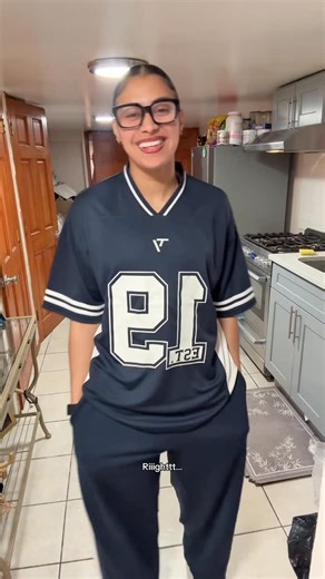 Yulenny Dominguez on Instagram: "@teveo football collection drops 02.08.25 at 2pm ET/ code:YULYUS 💕 #gymgirl #relatable #gym"