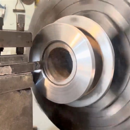 Mind Blowing Mechanic #foryouシpage #fbviralvideo #truck #workshop #lathe | Meta Mech Media