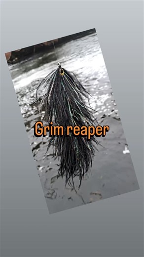 Grim reaper flash. This beast is 12 inches long and dressed on articulated shanks. Big and bold and used for trolling. The front hook is a size 8/0 Ahrex hook. A beast. Fly fishing for pike is very exciting. Lots of movement in this one. #flyfishingaddict #flytying #pikeflyfishing #pikeonthefly #pikeflies | Craftyfly