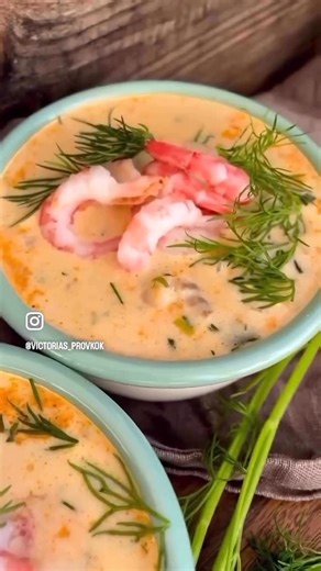 Victorias Provkök Matblogg & Bakblogg on Instagram: "Otroligt gott!! Idag vill jag tipsa dig om en supergod soppa, en ”krämig fisksoppa med potatis och morot” testa du också! Spara ner receptet som står här nedan. Du kan även googla ”krämig fisksoppa Victorias” så kommer det upp på bloggen! Länk i story också såklart. Ha en superfin dag ❤️ Krämig fisksoppa med potatis och morot 4 portioner 1 liter vatten 2 tärningar fiskbuljong 500g potatis 3 morötter 10 cm purjolök 4 dl vispgrädde 2 msk hackad