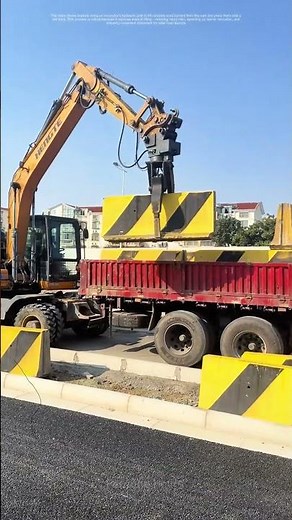 Lifting Concrete Barriers: Hydraulic Grabs Transform Roadwork Efficiency