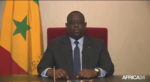 Bassirou Diomaye Faye, le Président Macky SALL a verrouillé la constitution du Sénégal de telle sorte que pour toute modification c’est au peuple de décider via un Referendum. Aujourd’hui, vous voulez la modifier en utilisant votre majorité numérique à l’assemblée nationale pour dérouler le tapis à Ousmane SONKO et satisfaire ses caprices. Vous allez commettre une forfaiture et ainsi trahir le peuple. | Fatoush Ball
